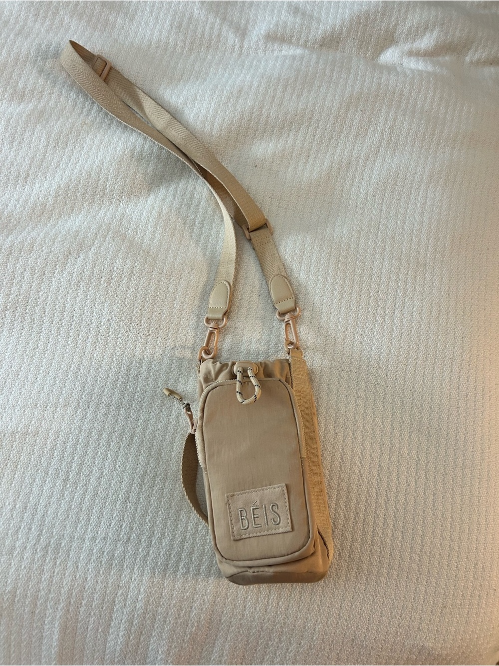 BEIS OG Beige Crossbody water bottle sling